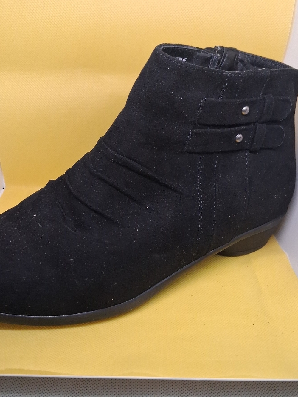Solanz Black Zip Up Ankle Boot . Size 7.5M. Lot#S18